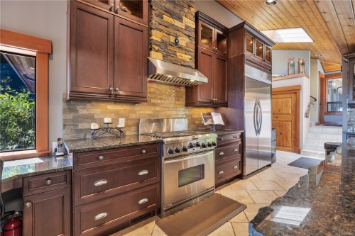 1370 Ivor Rd, Nanaimo, BC 