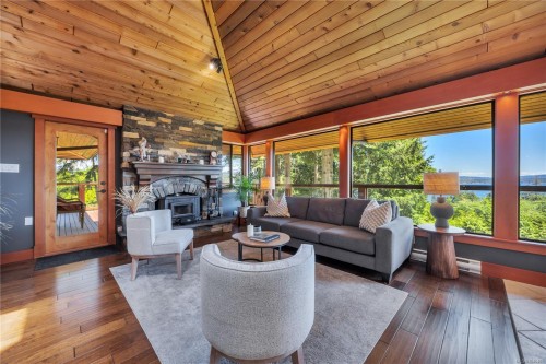 1370 Ivor Rd, Nanaimo, BC 