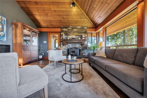 1370 Ivor Rd, Nanaimo, BC 