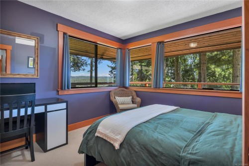1370 Ivor Rd, Nanaimo, BC 