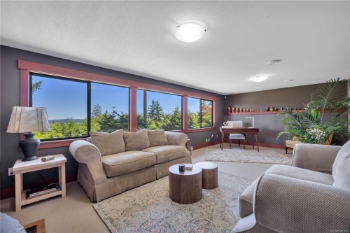 1370 Ivor Rd, Nanaimo, BC 