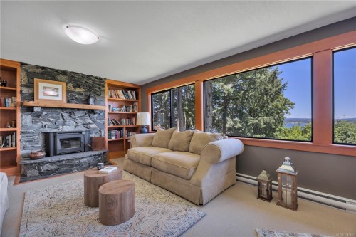 1370 Ivor Rd, Nanaimo, BC 