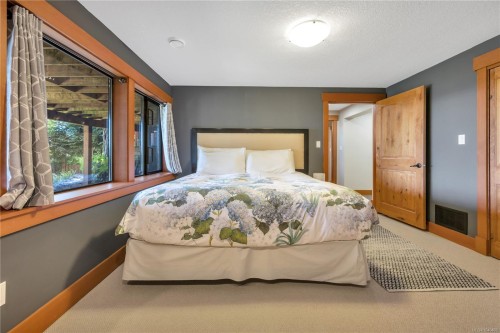 1370 Ivor Rd, Nanaimo, BC 