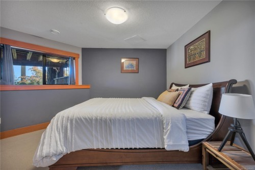 1370 Ivor Rd, Nanaimo, BC 