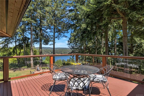 1370 Ivor Rd, Nanaimo, BC 