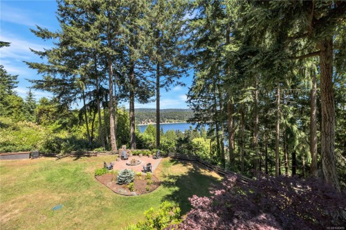 1370 Ivor Rd, Nanaimo, BC 