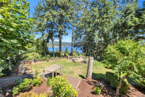 1370 Ivor Rd, Nanaimo, BC 
