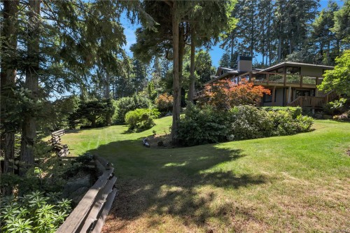 1370 Ivor Rd, Nanaimo, BC 