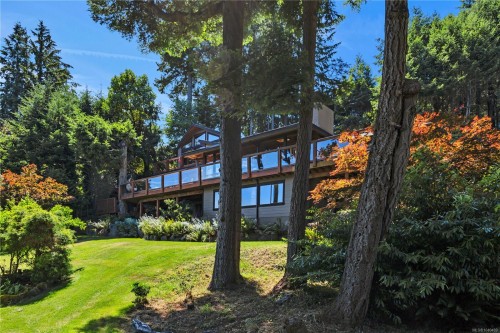 1370 Ivor Rd, Nanaimo, BC 