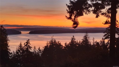 1370 Ivor Rd, Nanaimo, BC 