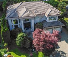 4638 Boulderwood Dr Saanich, BC V8Y 3G5