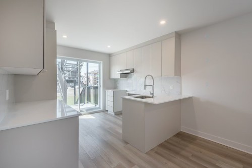 Coin-repas - 132 Rue Marie-Victoire-Dumouchel, Otterburn Park, QC 