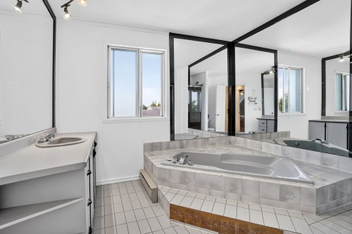 Salle de bains - 3060 Rue Perrier, Mascouche, QC 