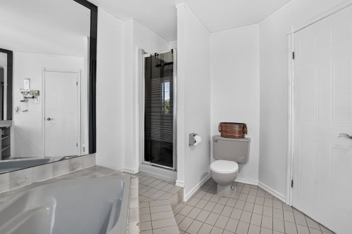 Salle de bains - 3060 Rue Perrier, Mascouche, QC 