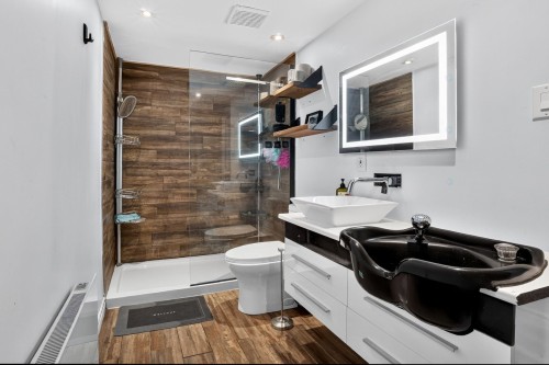Salle de bains - 3060 Rue Perrier, Mascouche, QC 