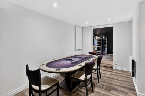 Salon - 3060 Rue Perrier, Mascouche, QC 