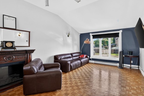 Salon - 3060 Rue Perrier, Mascouche, QC 