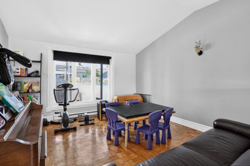 Salon - 3060 Rue Perrier, Mascouche, QC 