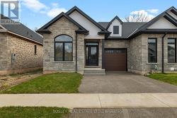End-unit townhome - 1,453 sq.ft. above grade - 