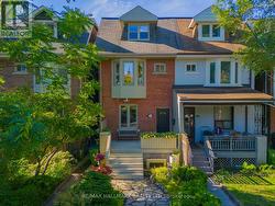 215 FULTON AVENUE  Toronto, ON M4K 1Y4