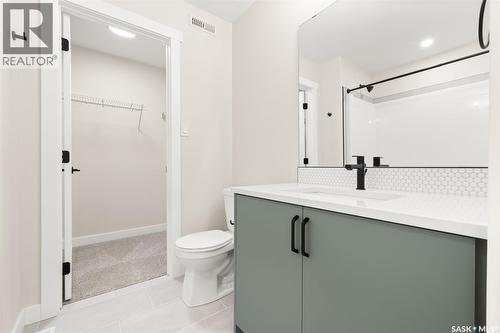 934 Yuel Bend, Saskatoon, SK - Indoor Photo Showing Bathroom