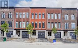 29 CHESTNUT COURT  Aurora, ON L4G 4A4