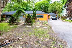 9890 BAYVIEW AVENUE Richmond Hill, ON L4C 2L3