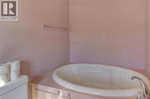 Ensuite bathroom with deep soaker tub. - 42 Donly Drive S Unit# 2, Simcoe, ON 