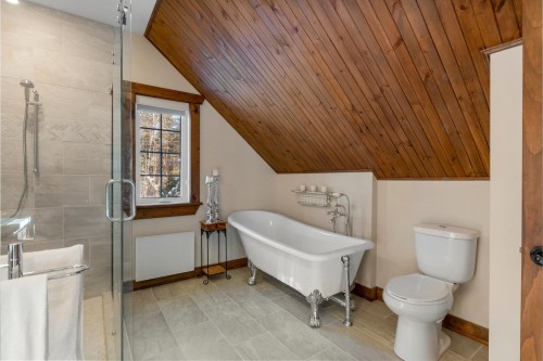 Salle de bains attenante à la CCP - 566 Ch. Azarie, Lac-Simon, QC 