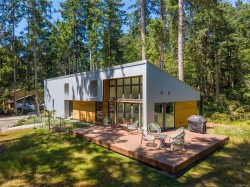 3786 Privateers Rd Pender Island, BC V0N 2M0