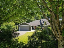 770 Hill Rise Lane Saanich, BC V8Y 3K2