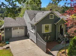 4296 CEDAR HILL Rd Saanich, BC V8N 3C5