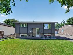 14 MACKIE BAY  Winnipeg, MB R2Y 1V7
