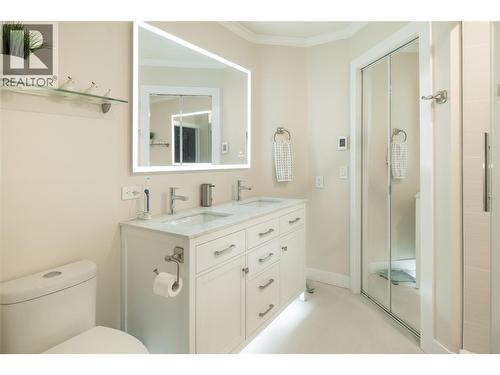 527 Yates Road Unit# 13, Kelowna, BC - Indoor Photo Showing Bathroom