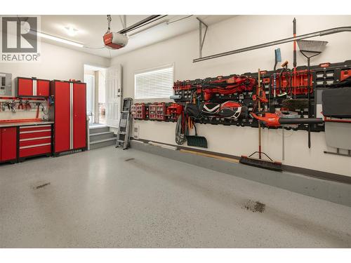 527 Yates Road Unit# 13, Kelowna, BC - Indoor Photo Showing Garage