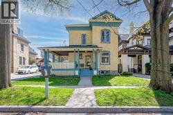 25 AHRENS Street W  Kitchener, ON N2H 4B6