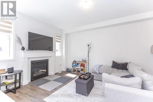 302 Calla Point, Milton, ON - Indoor Photo Showing Living Room With Fireplace