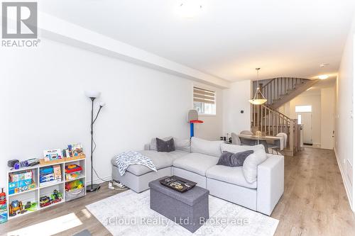 302 Calla Point, Milton, ON - Indoor Photo Showing Living Room