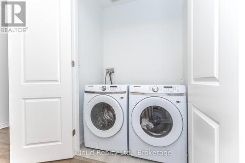 302 Calla Point, Milton, ON - Indoor Photo Showing Laundry Room