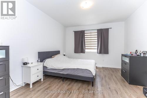 302 Calla Point, Milton, ON - Indoor Photo Showing Bedroom