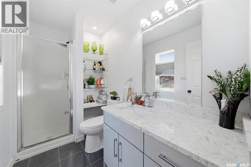 408 L Avenue N, Saskatoon, SK - Indoor Photo Showing Bathroom