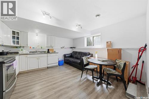 408 L Avenue N, Saskatoon, SK - Indoor Photo Showing Kitchen