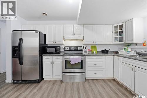 408 L Avenue N, Saskatoon, SK - Indoor Photo Showing Kitchen