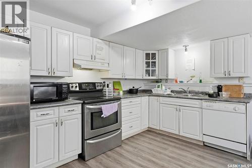 408 L Avenue N, Saskatoon, SK - Indoor Photo Showing Kitchen With Double Sink