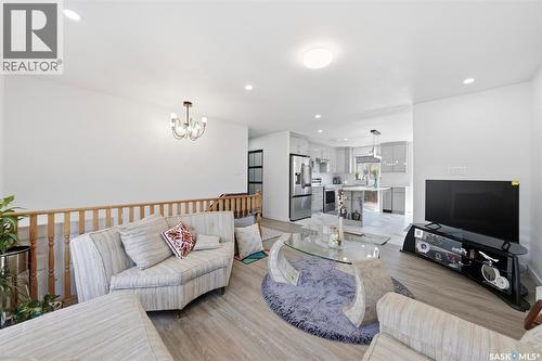 408 L Avenue N, Saskatoon, SK - Indoor Photo Showing Living Room
