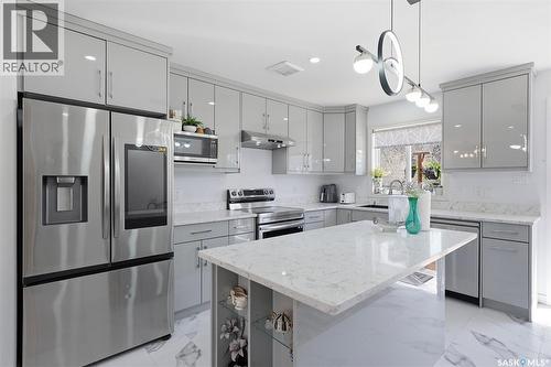 408 L Avenue N, Saskatoon, SK - Indoor Photo Showing Kitchen With Upgraded Kitchen