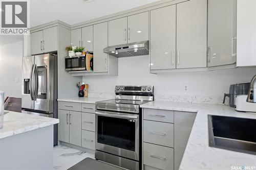 408 L Avenue N, Saskatoon, SK - Indoor Photo Showing Kitchen With Upgraded Kitchen