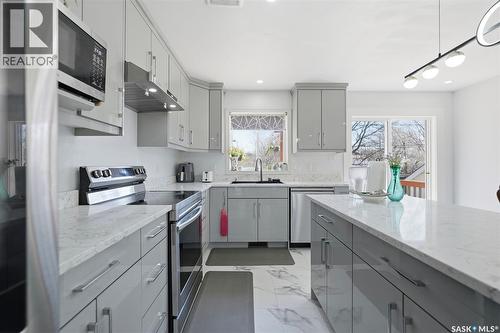 408 L Avenue N, Saskatoon, SK - Indoor Photo Showing Kitchen With Upgraded Kitchen