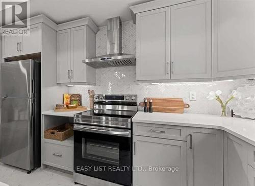 4403 Belmont Avenue, Lakeshore, ON - Indoor Photo Showing Kitchen