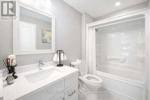 4403 Belmont Avenue, Lakeshore, ON - Indoor Photo Showing Bathroom